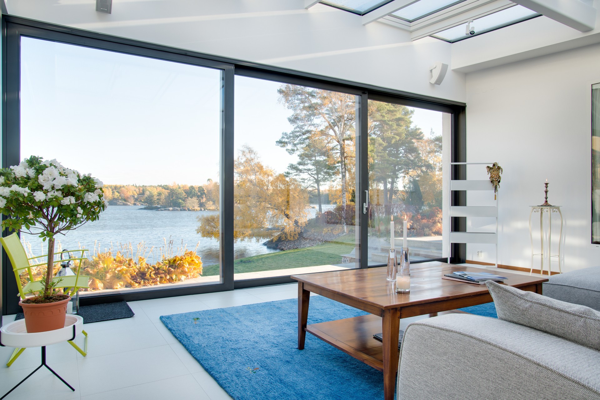 Baie coulissante aluminium installée par un spécialiste de la menuiserie extérieure